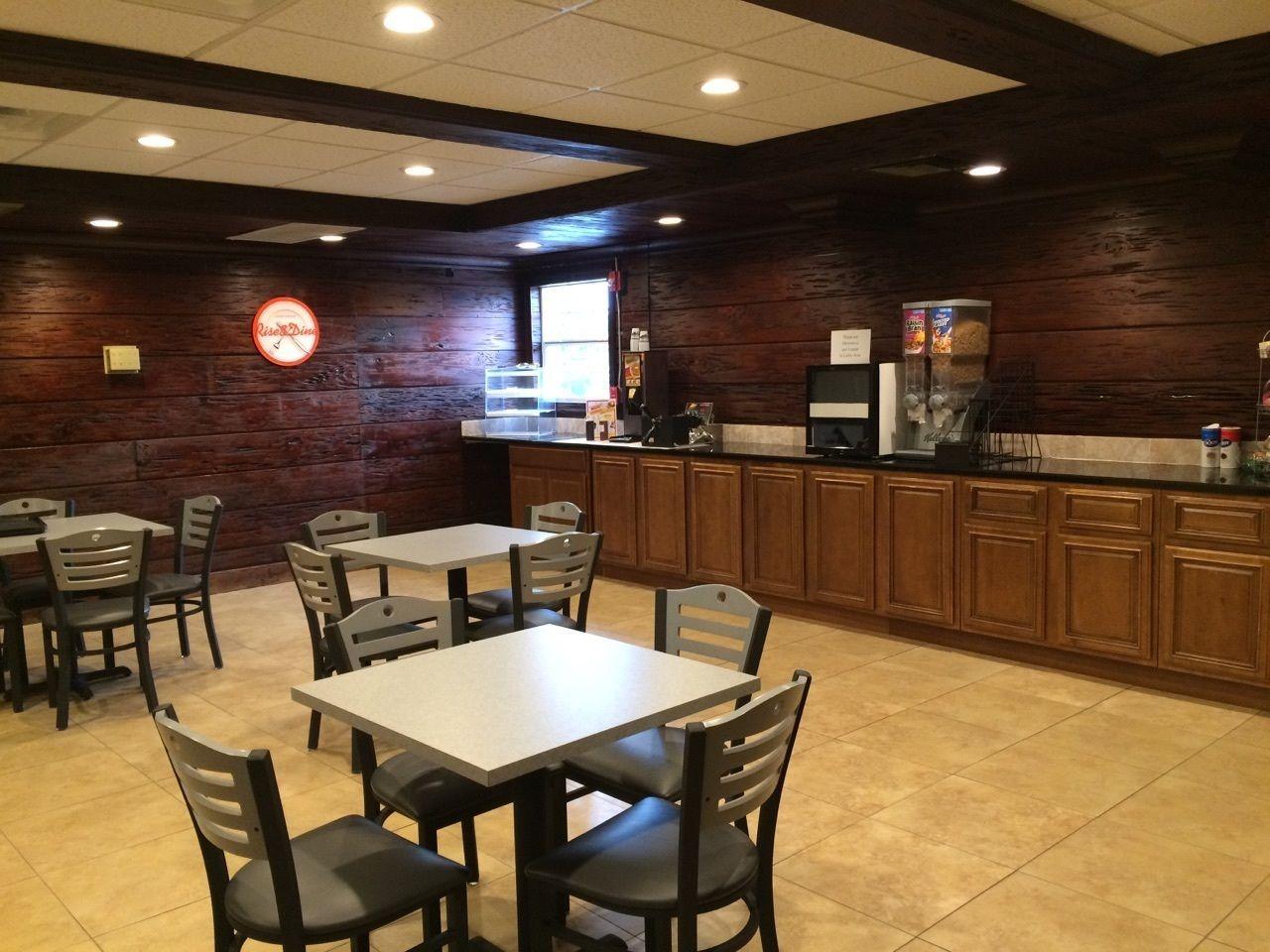 Howard Johnson By Wyndham Winter Haven Fl Exterior photo
